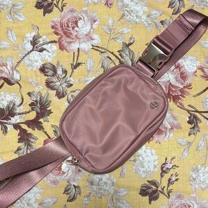 EUC lululemon belt bag chai/gold